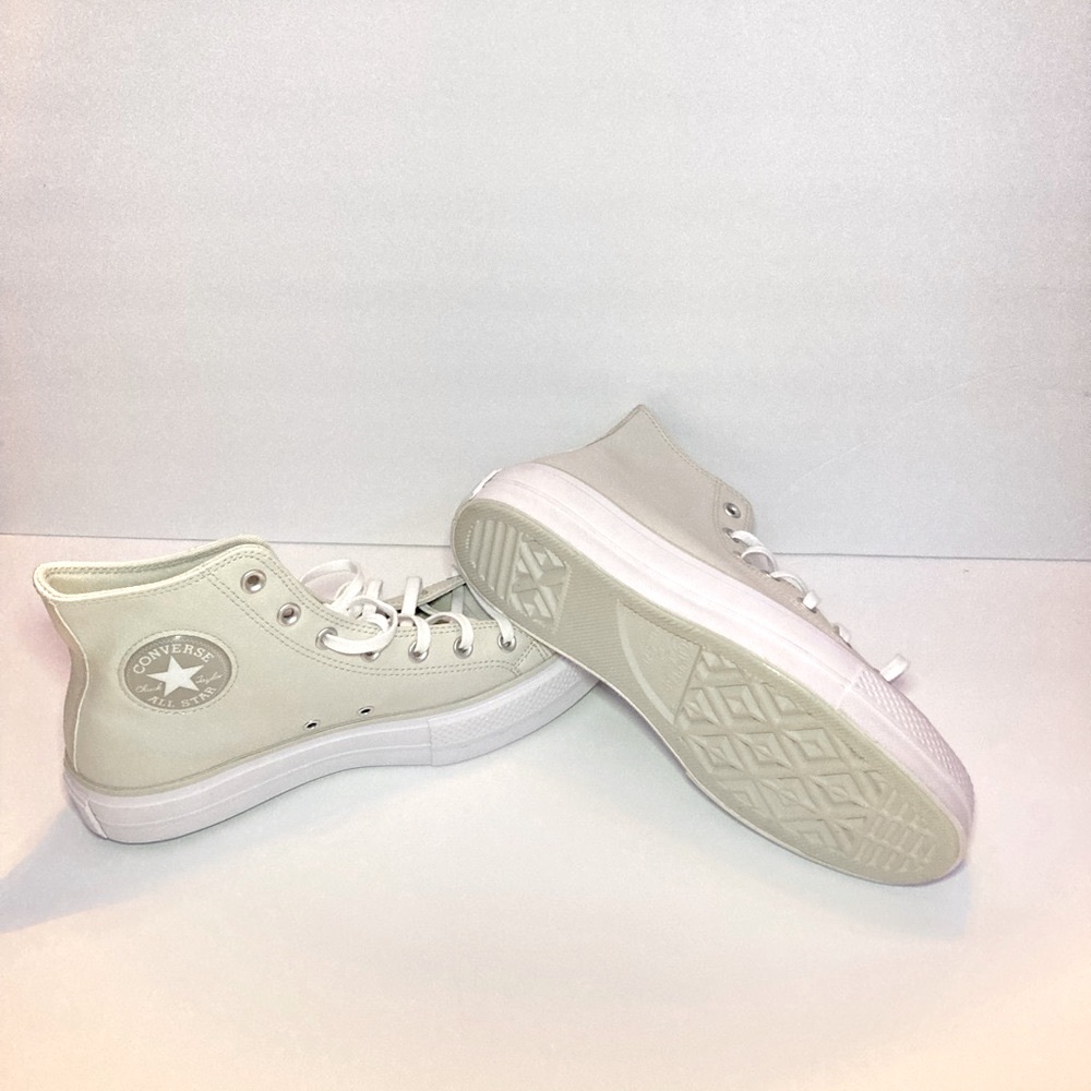 Converse NWOT Platform High Tops